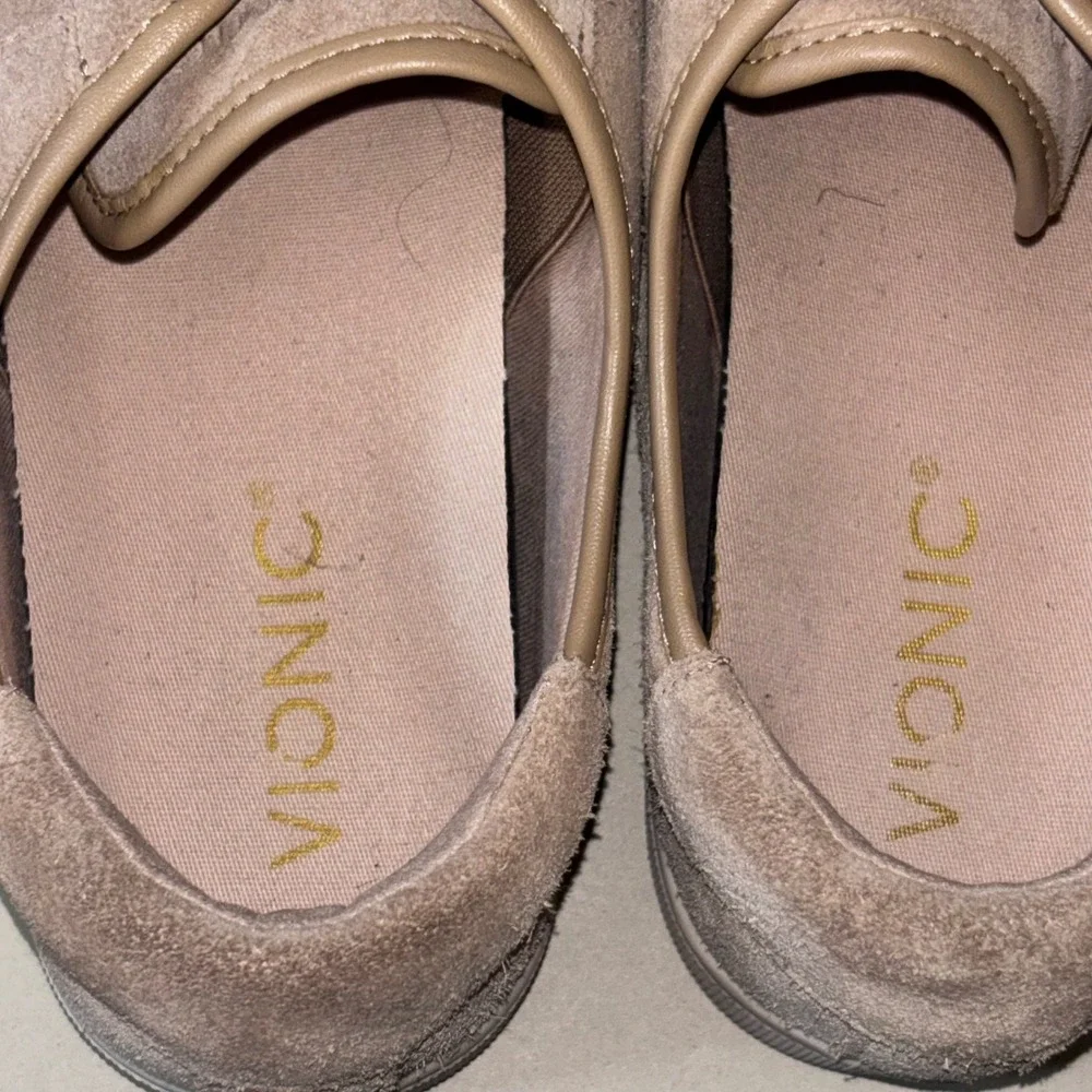 Vionic Jean Suede Sneakers Womens 9 Tan Casual Slip On Travel Minimalist